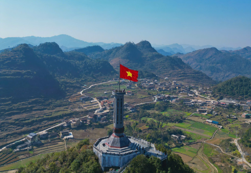 Lung Cu Flag Tower in Hagiangloop: Northernmost Point of Vietnam