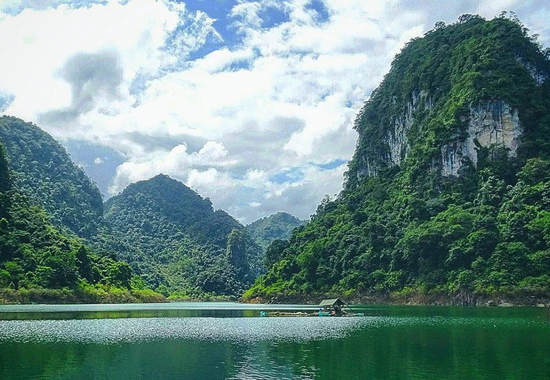 Thang Hen Lake – The Emerald Gem Hidden in Cao Bang’s Mountains
