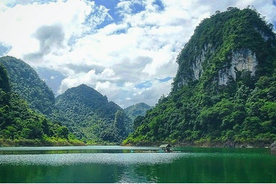 Thang Hen Lake – The Emerald Gem Hidden in Cao Bang’s Mountains