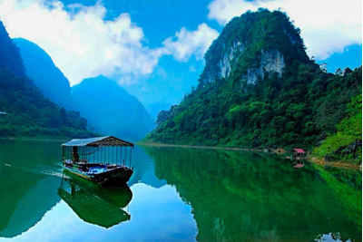 Thang Hen Lake – A Tranquil Mountain Jewel of Cao Bang