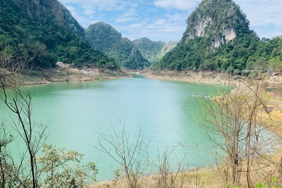 Thang Hen Lake The Emerald Heart of Cao Bang’s Mountain Paradise