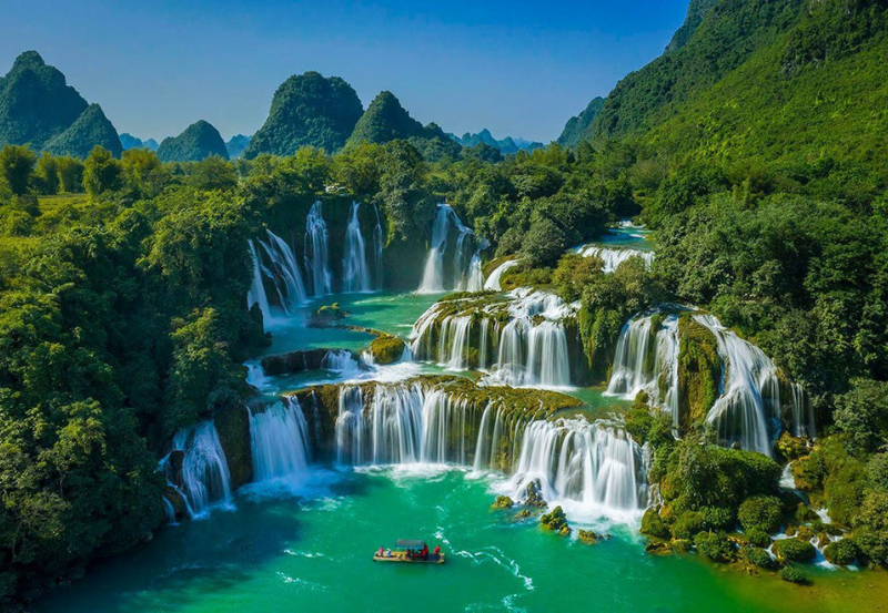 Non Nuoc Cao Bang – A Land of Stone, Water, and Timeless Silence