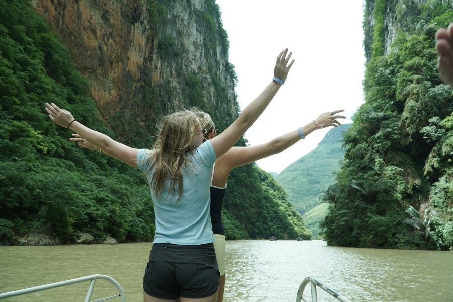 Nho Que Boat Tour