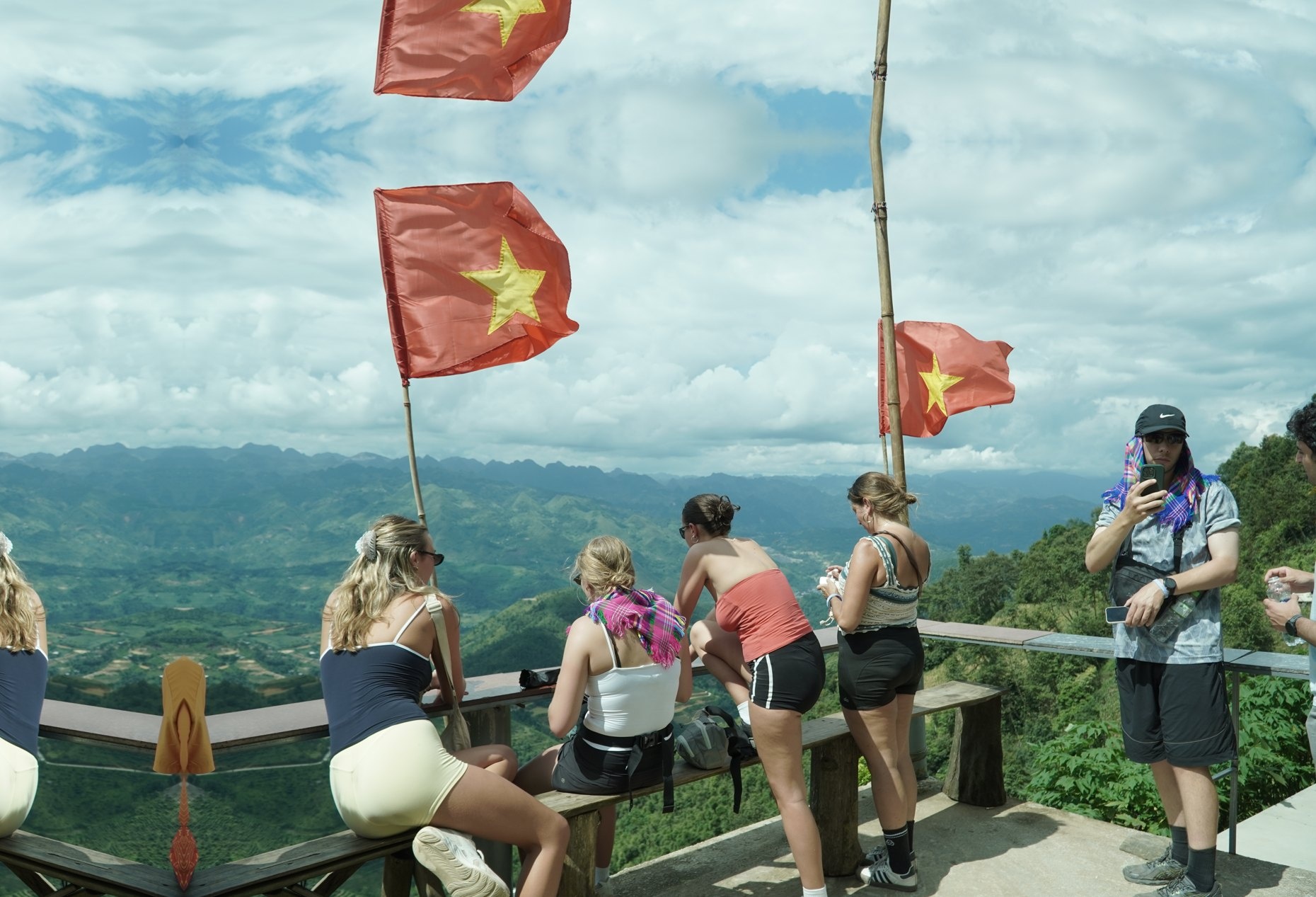 Day 2: Ma Pi Leng Pass - Mau Due - Yen Minh - Ha Giang (B/L)
