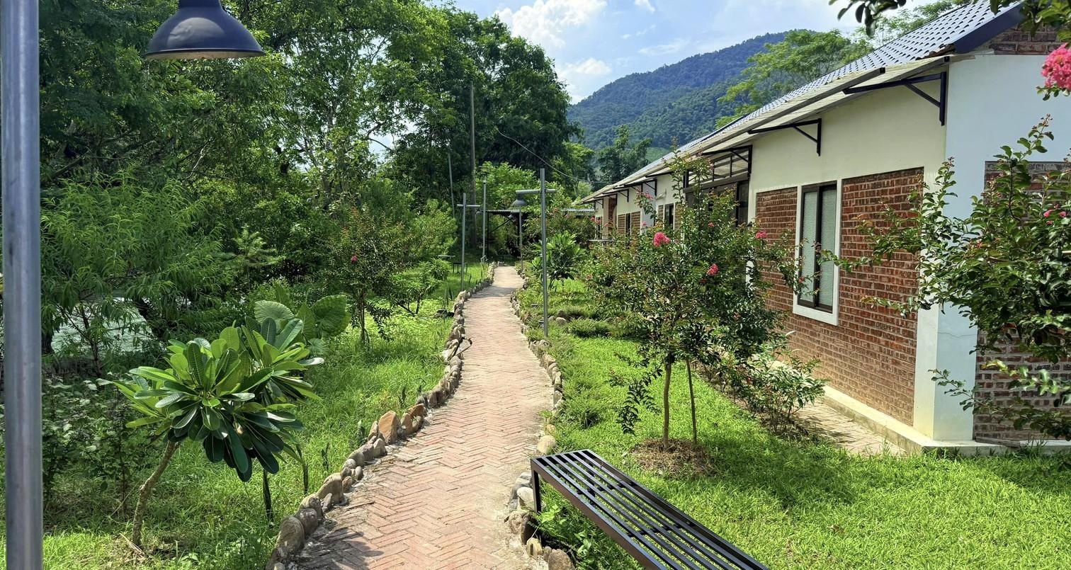 12:30: Lunch at Jasmine Retreat &amp; briefing