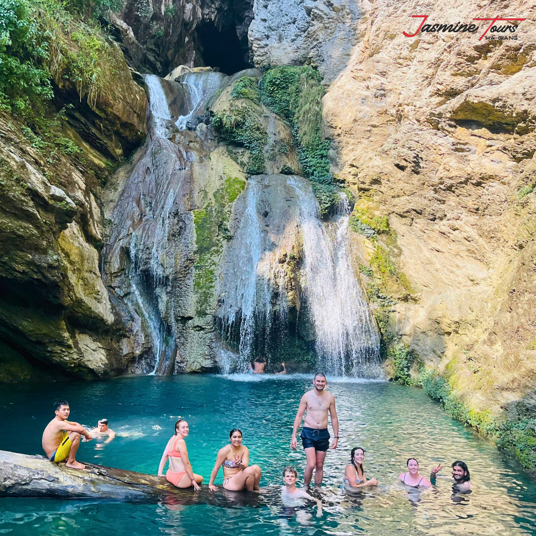 suoi thau waterfall in ha giang