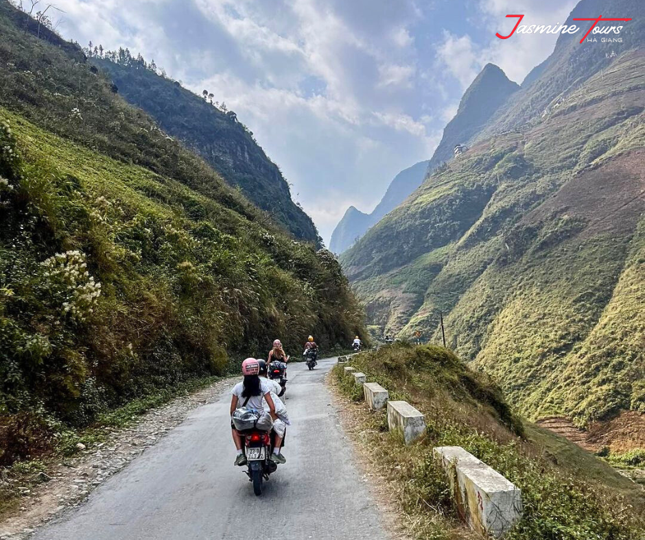 safety on ma pi leng pass on ha giang loop 