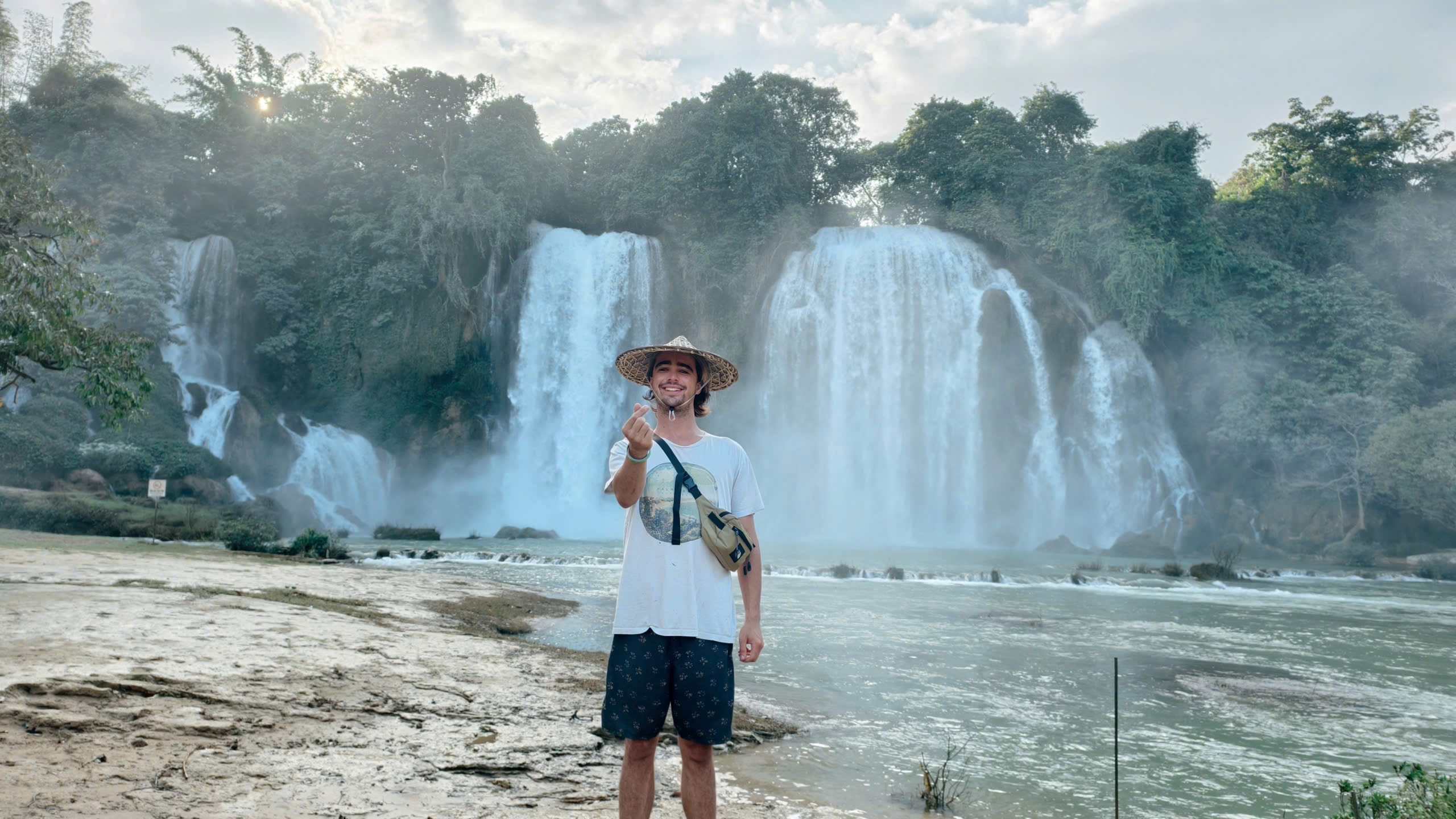 Angel Eye Mountain Cao Bang – The Hidden Eye of Heaven in Northern Vietnam vbh
