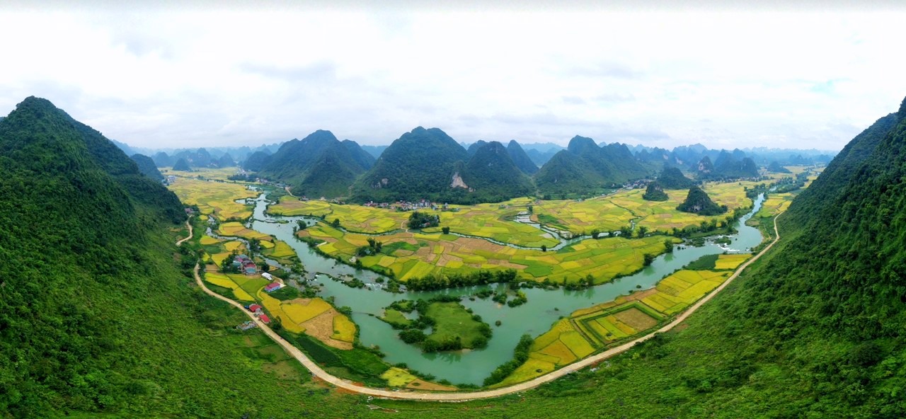 explore Cao Bang with jasmine tourr on ha giang loop