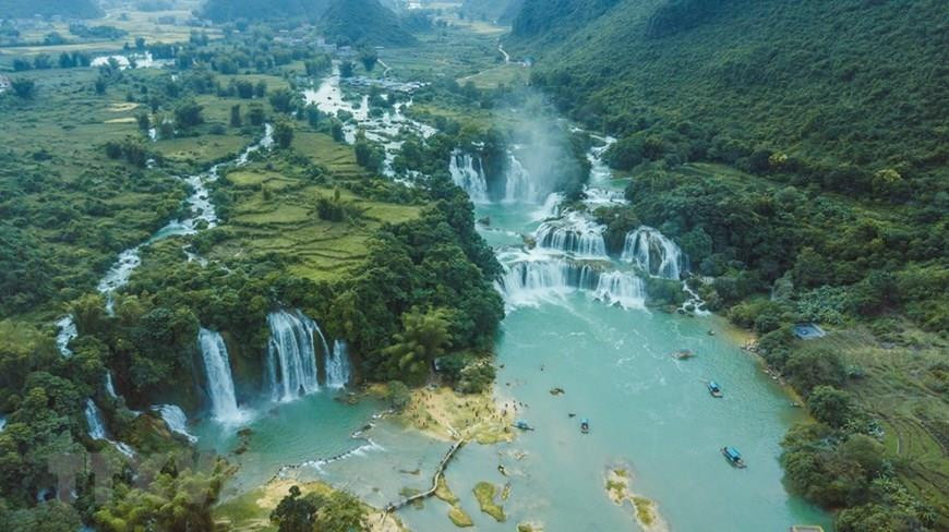 explore cao bang with jasmine tour on ha giang loop