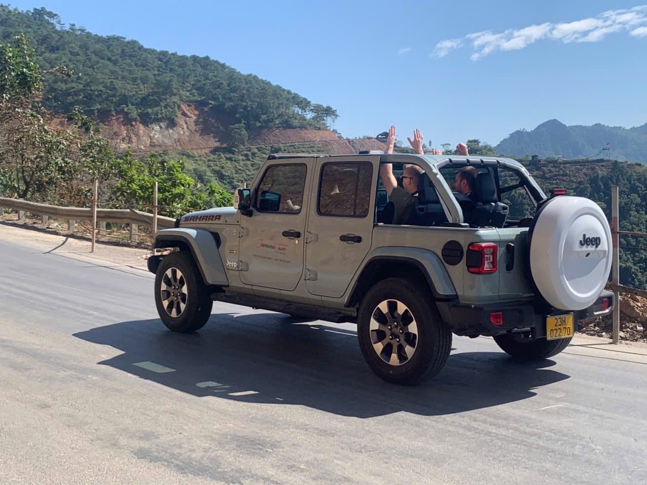 explore jeep tour with jasmine ha giang loop