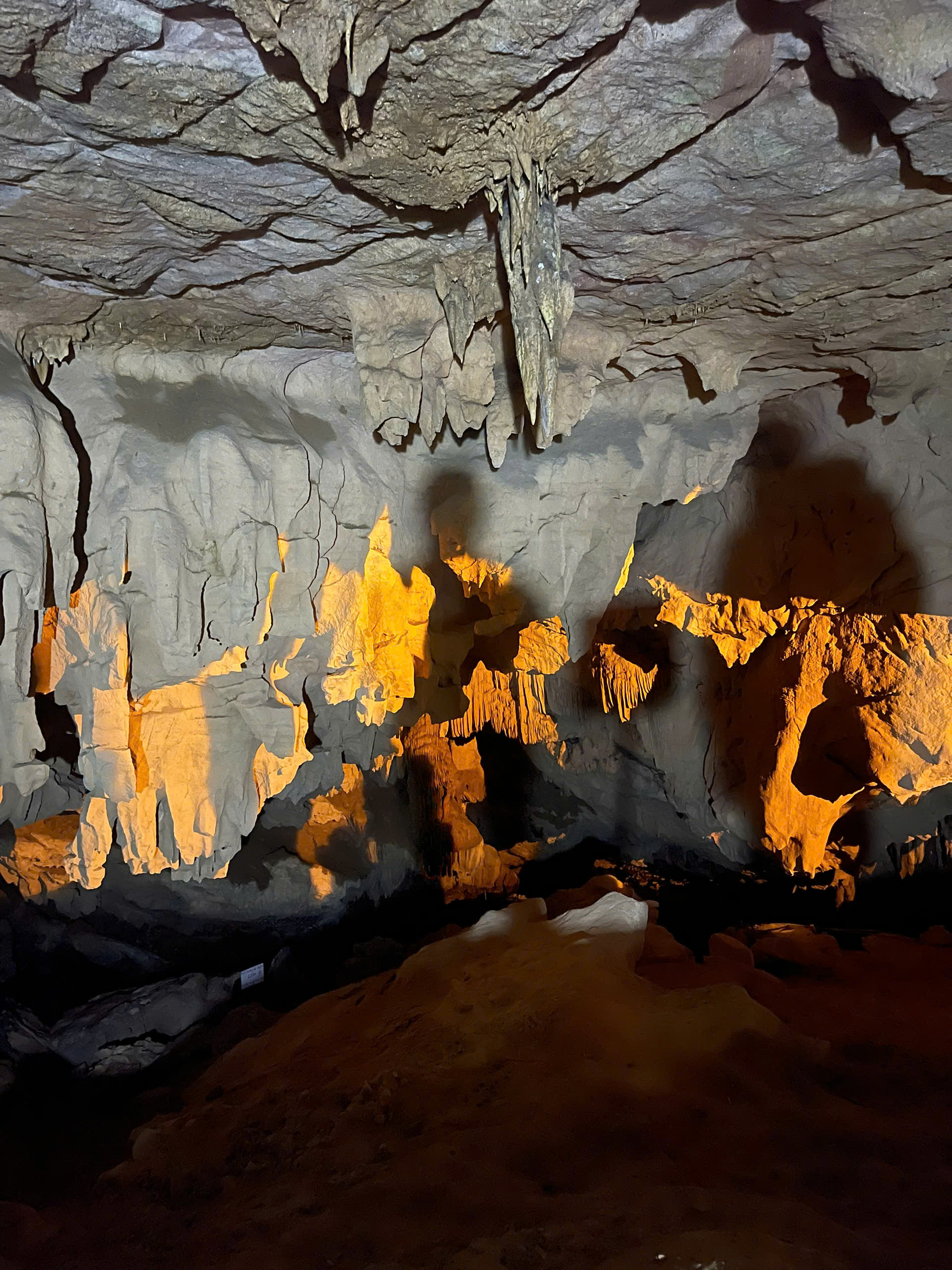 explore nguom ngao cave with jasmine tour ha giang loop