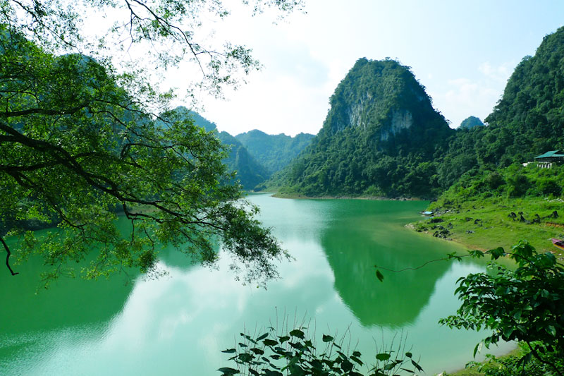 explore thang hen with jasmine tour on ha giang loop
