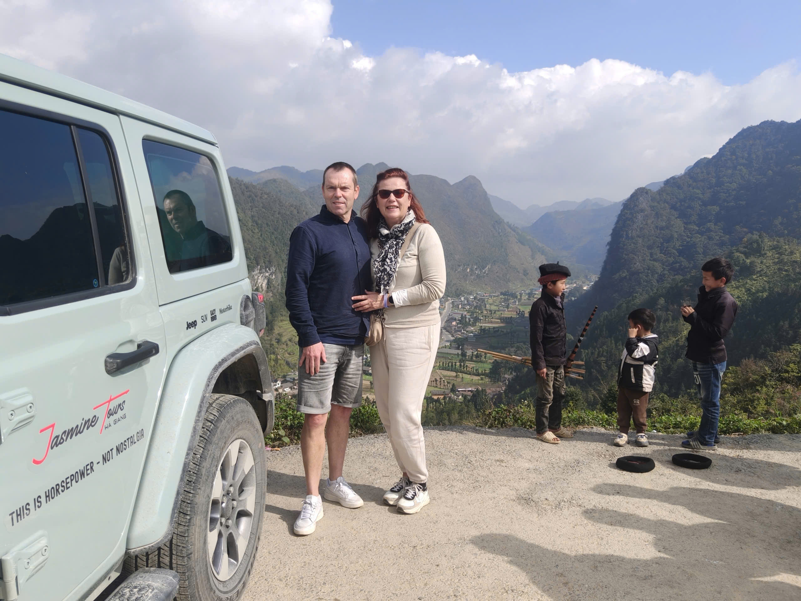 explore jeep with jasmine tour on ha giang loop