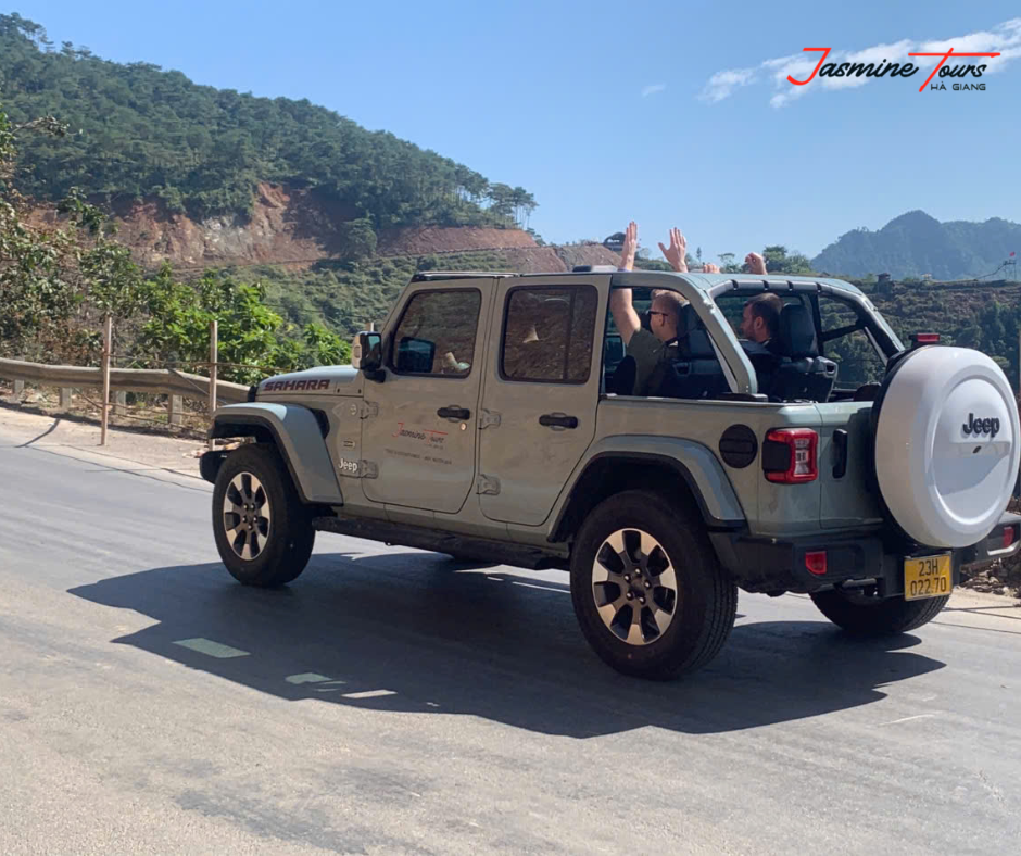 Jeep Tour Ha Giang Loop raise hand.png