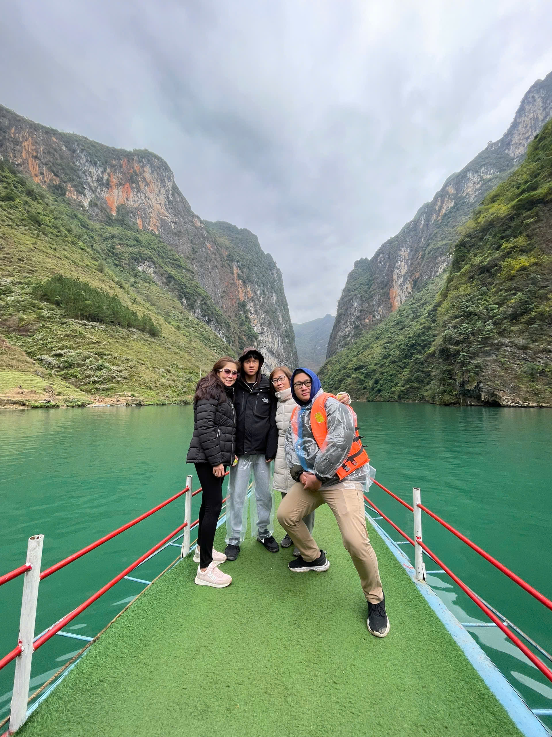 explore cao bang motorbike with jasmine tour on ha giang loop