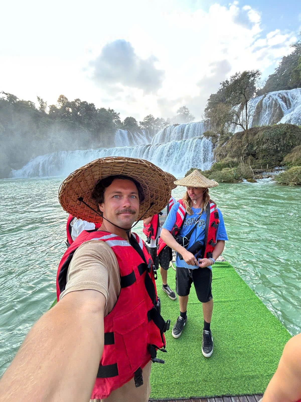 explore cao bang suv with jasmine tour on ha giang loop