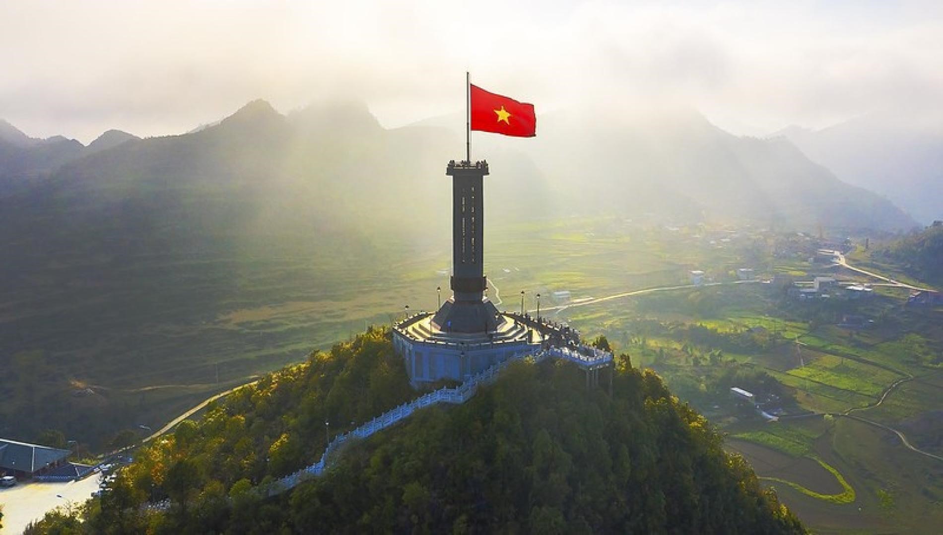 Lung Cu Flag Tower what