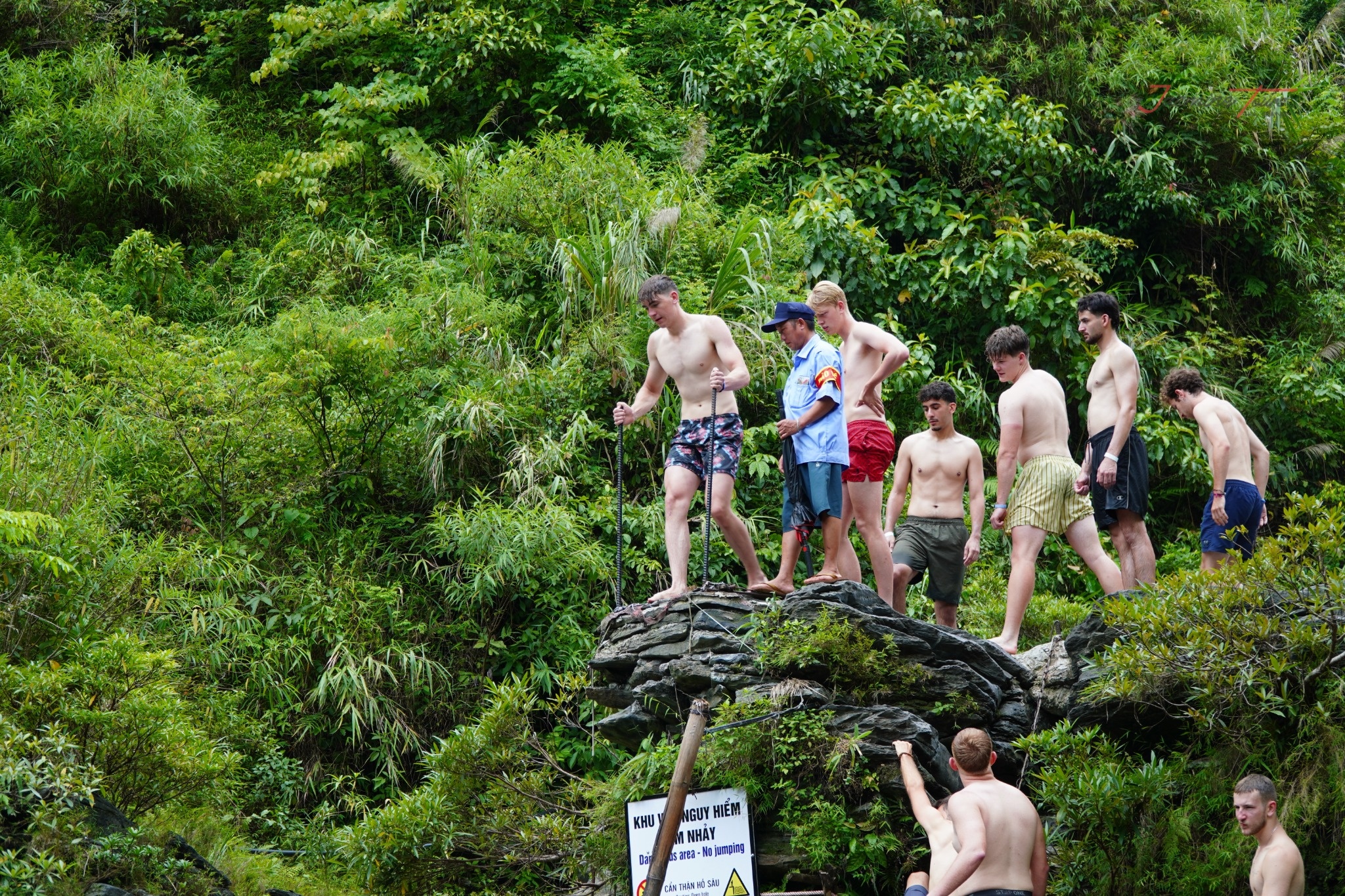 Du Gia Waterfall Bve