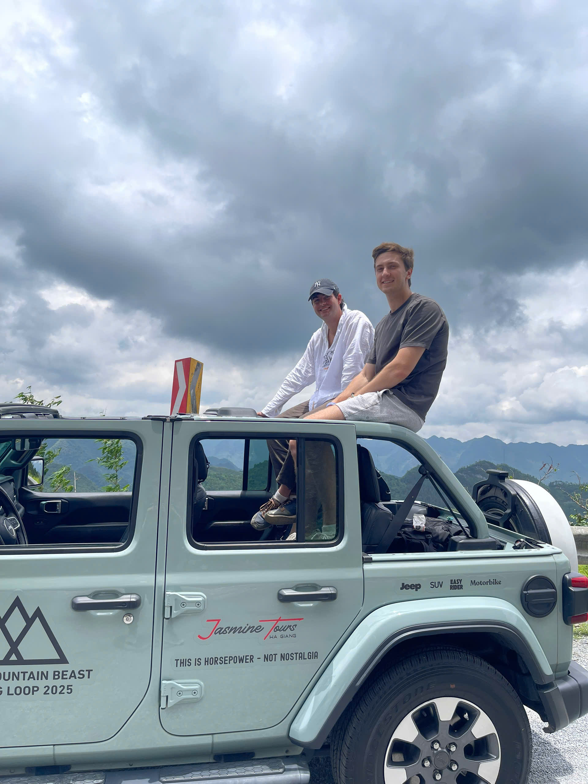 Ha Giang Jeep Tour chill