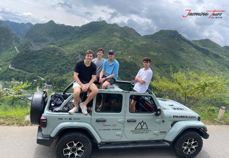 Ha Giang Loop Party jeep