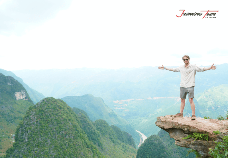 Ha Giang Easy Rider hug