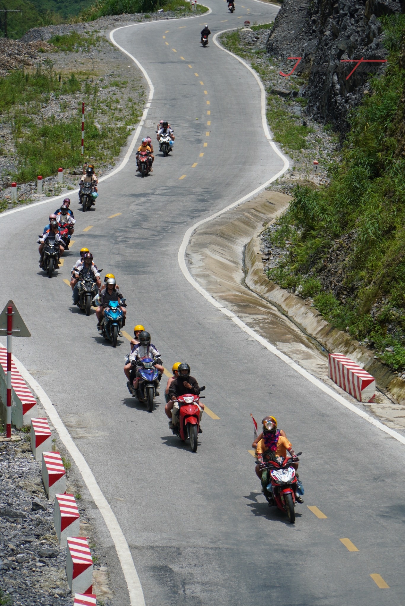 Tham Ma Pass Road